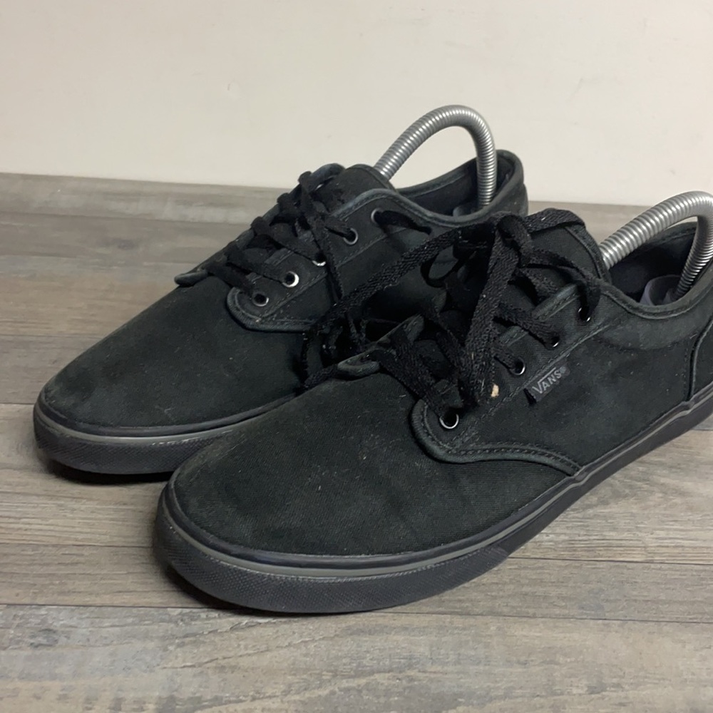Vans women’s size 9.5 Black low top - Picture 5 of 7